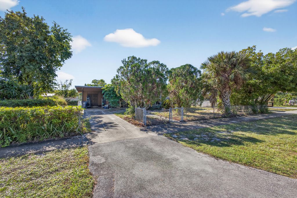Photo of 1212 Chickasaw Street, Jupiter, FL 33458 (MLS # R11151026)