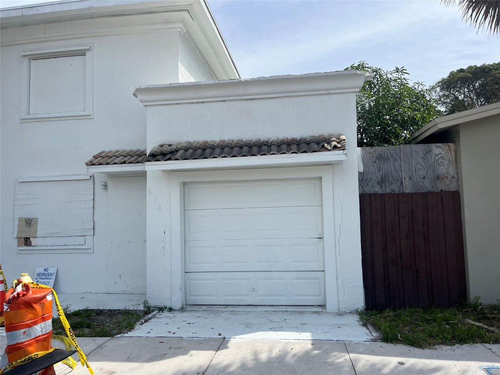 614 N Tamarind Avenue