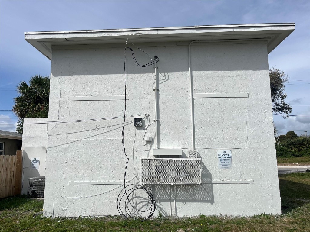 614 N Tamarind Avenue