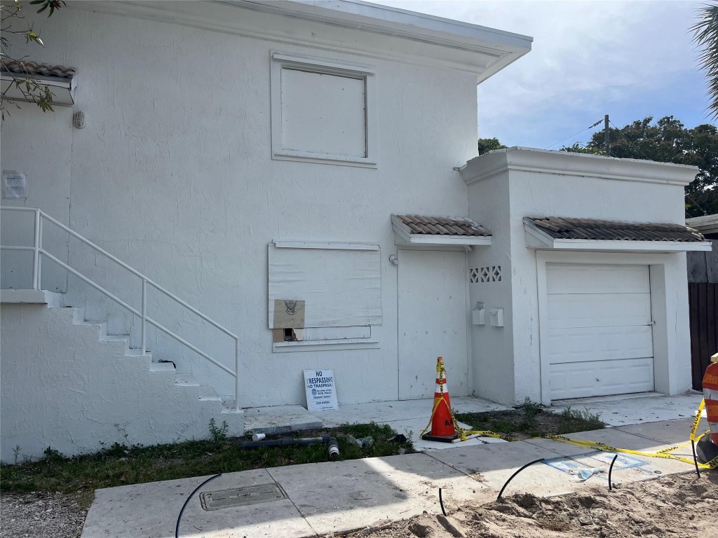 614 N Tamarind Avenue