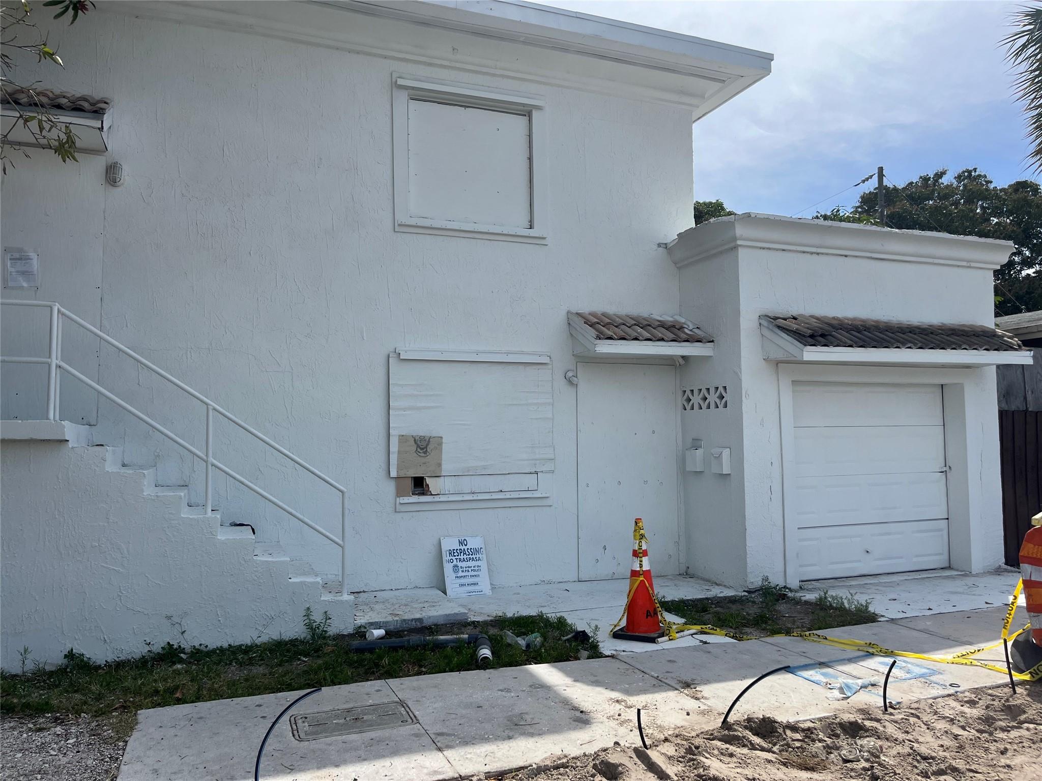 View photos, virtual tours, details... 614 N Tamarind Ave