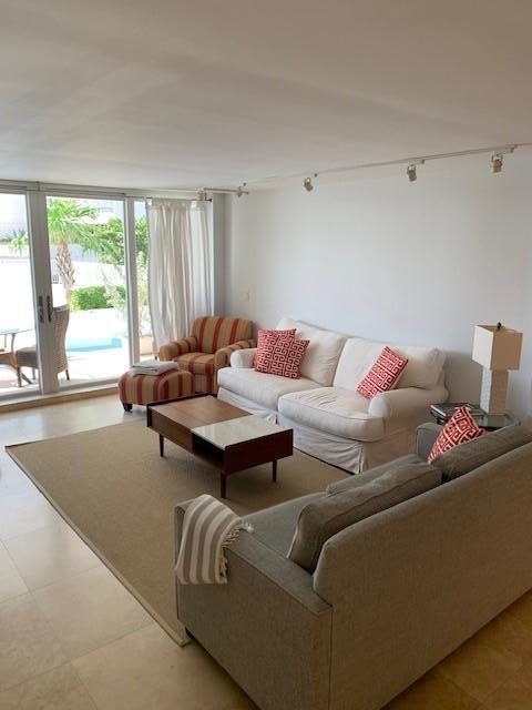 BARCLAY CONDO - Residential Lease