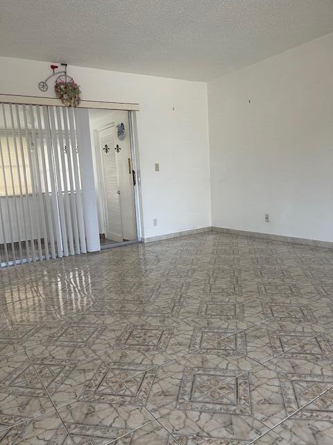 2727 Dudley Drive W E