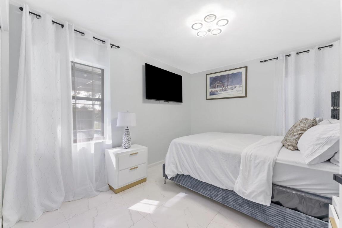 SUGAR POND MANOR OF WELLINGTON - Residential Lease