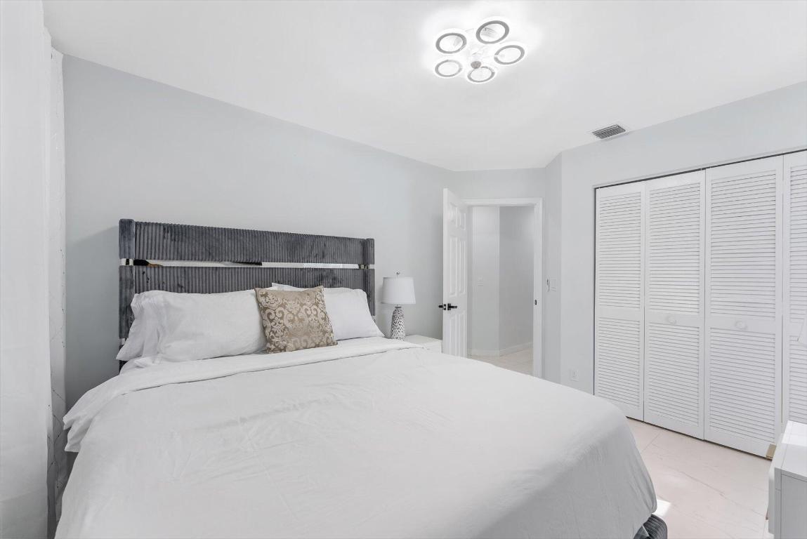 SUGAR POND MANOR OF WELLINGTON - Residential Lease