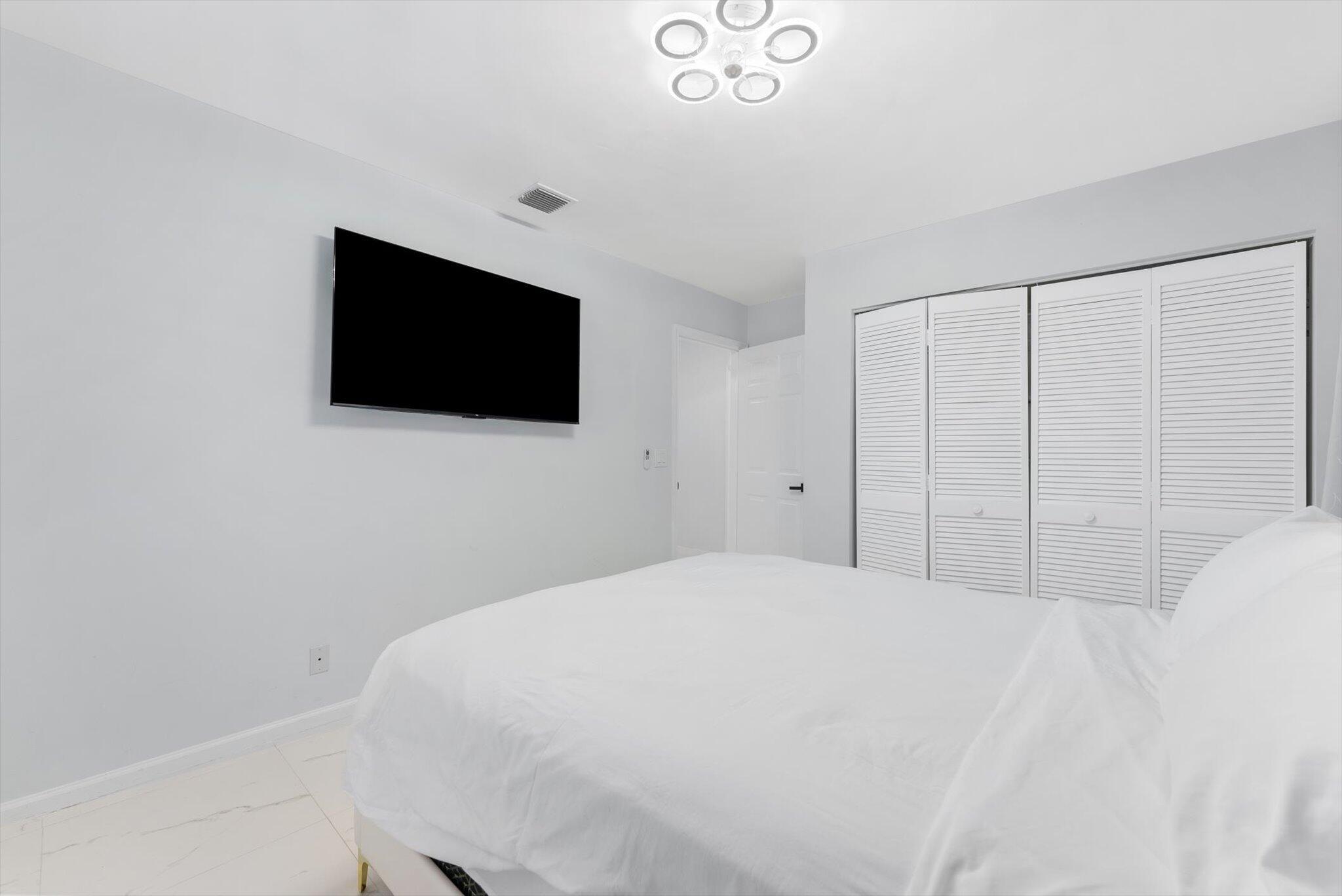 SUGAR POND MANOR OF WELLI - Residential Lease