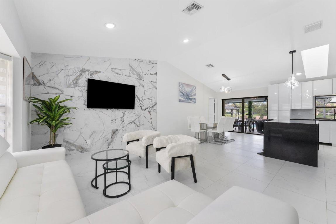 SUGAR POND MANOR OF WELLINGTON - Residential Lease