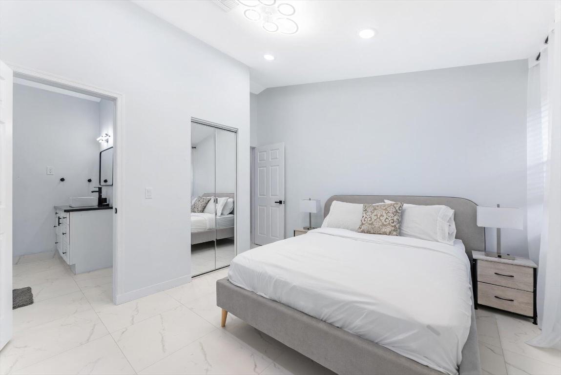 SUGAR POND MANOR OF WELLINGTON - Residential Lease