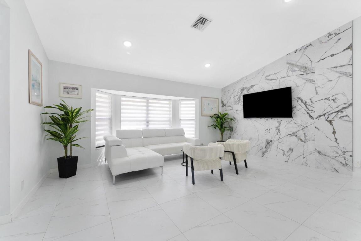 SUGAR POND MANOR OF WELLINGTON - Residential Lease