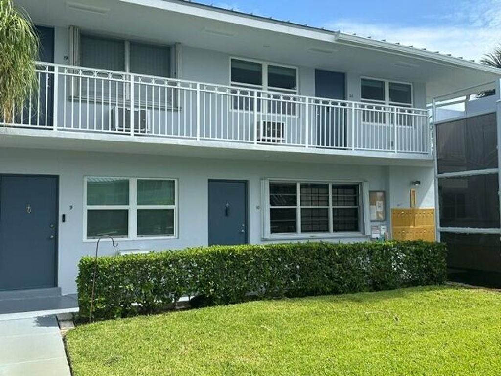 Photo of 2420 S Federal Highway #10, Boynton Beach, FL 33435 (MLS # B26023638)