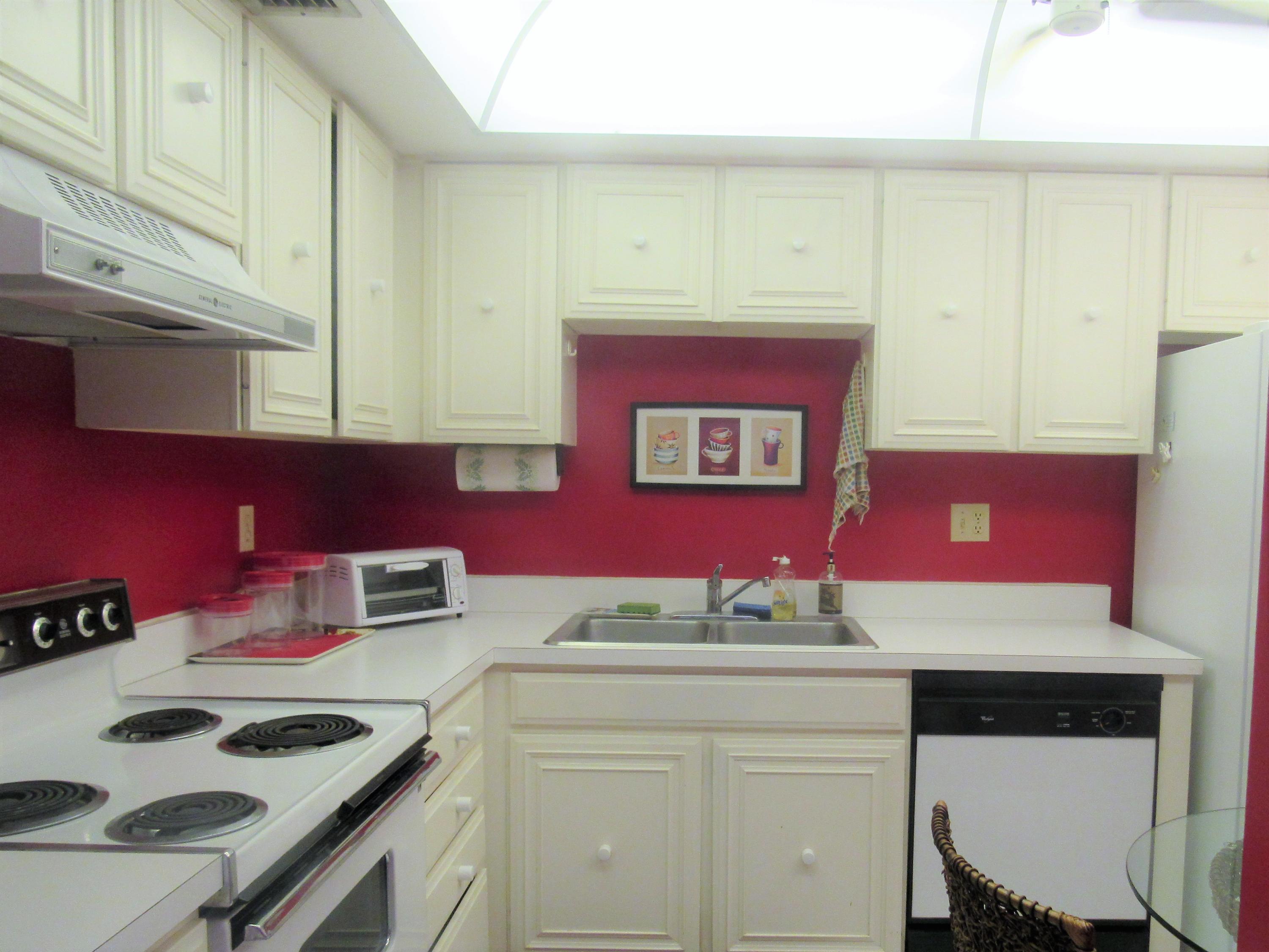 LANDS OF THE PRESIDENT CONDO 8 - Residential