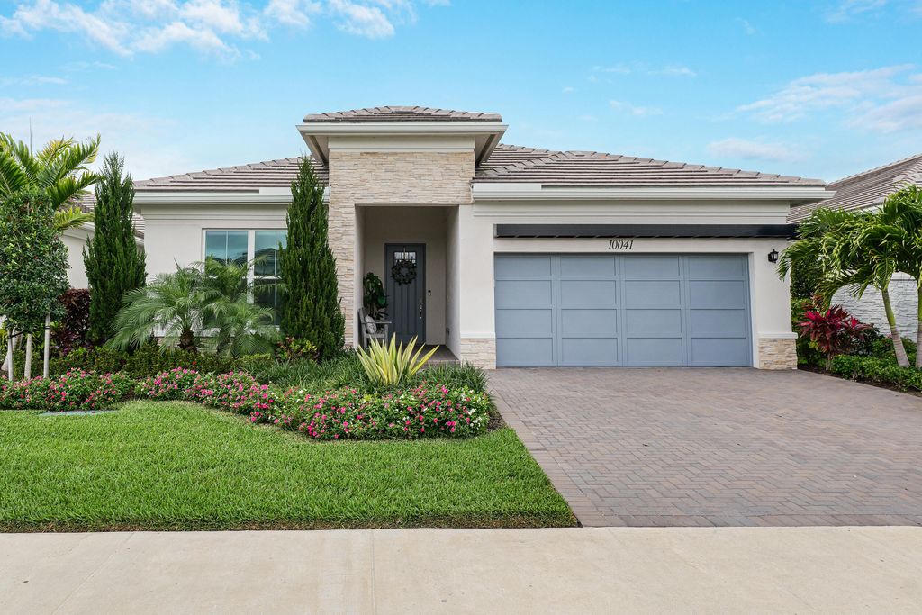Photo of 10041 Regency Way, Palm Beach Gardens, FL 33412 (MLS # B26005074)