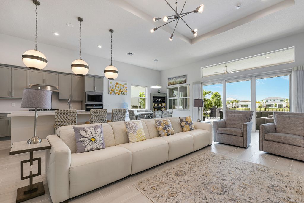 Photo of 10041 Regency Way, Palm Beach Gardens, FL 33412 (MLS # B26005074)