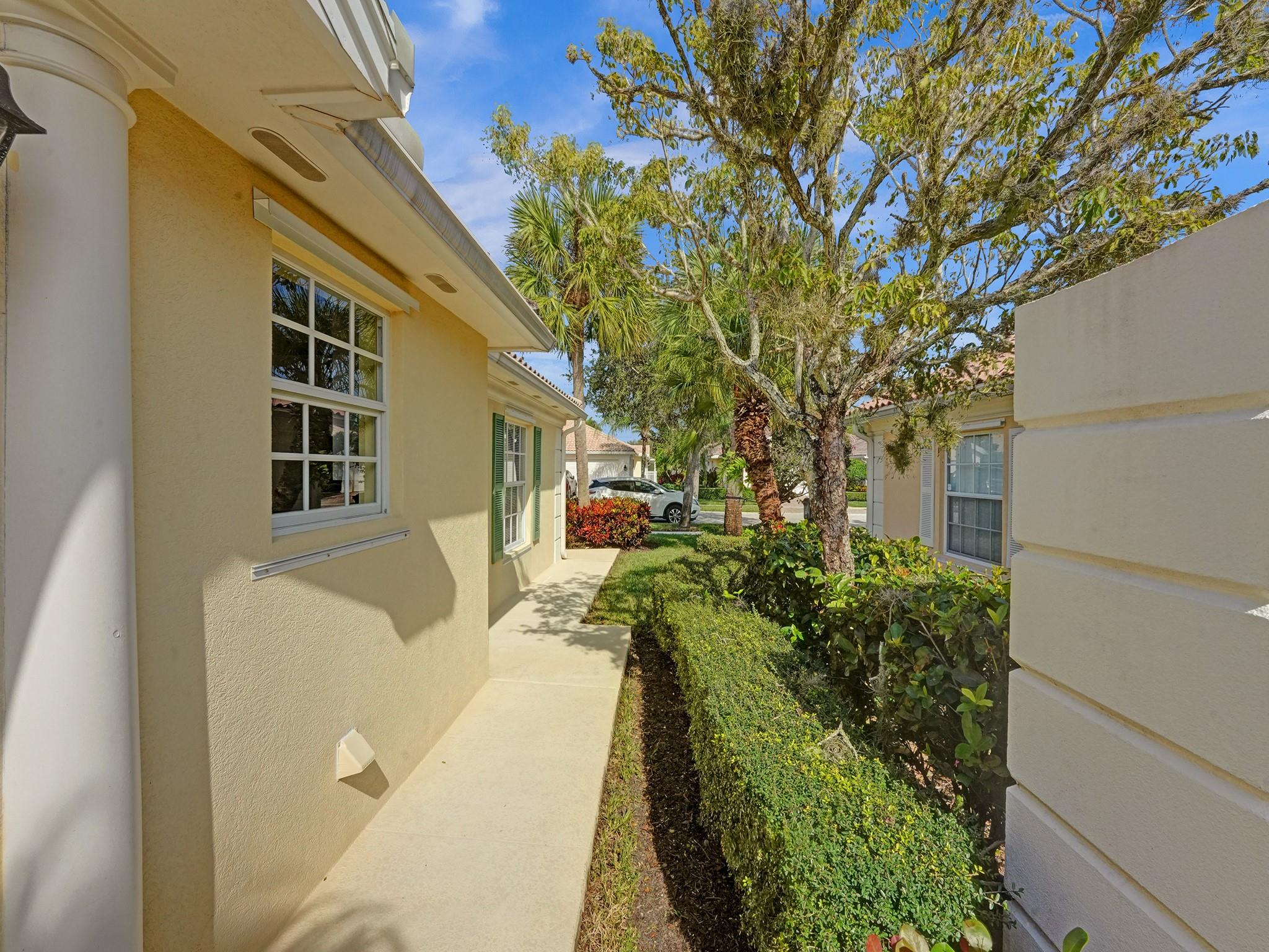 VILLAGEWALK OF WELLINGTON - Residential