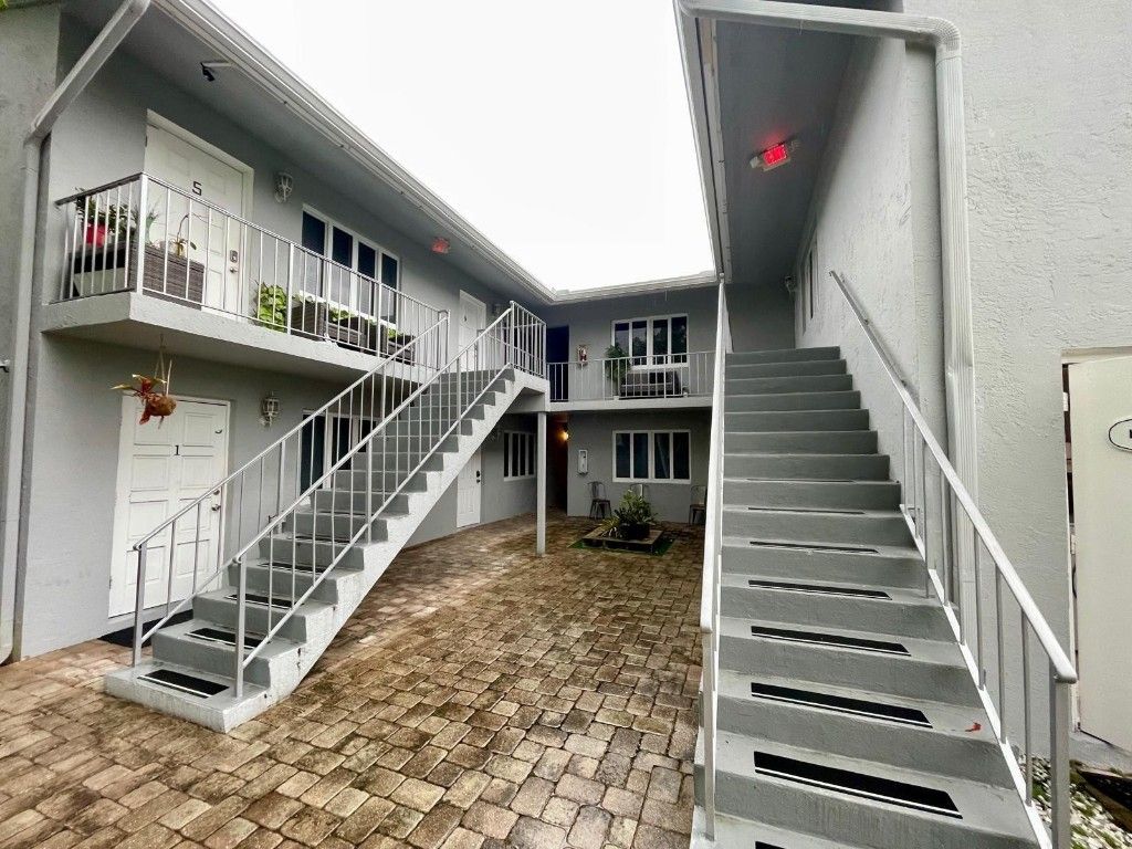 Photo of 820 NE 17th Avenue #7, Fort Lauderdale, FL 33304 (MLS # F10533027)