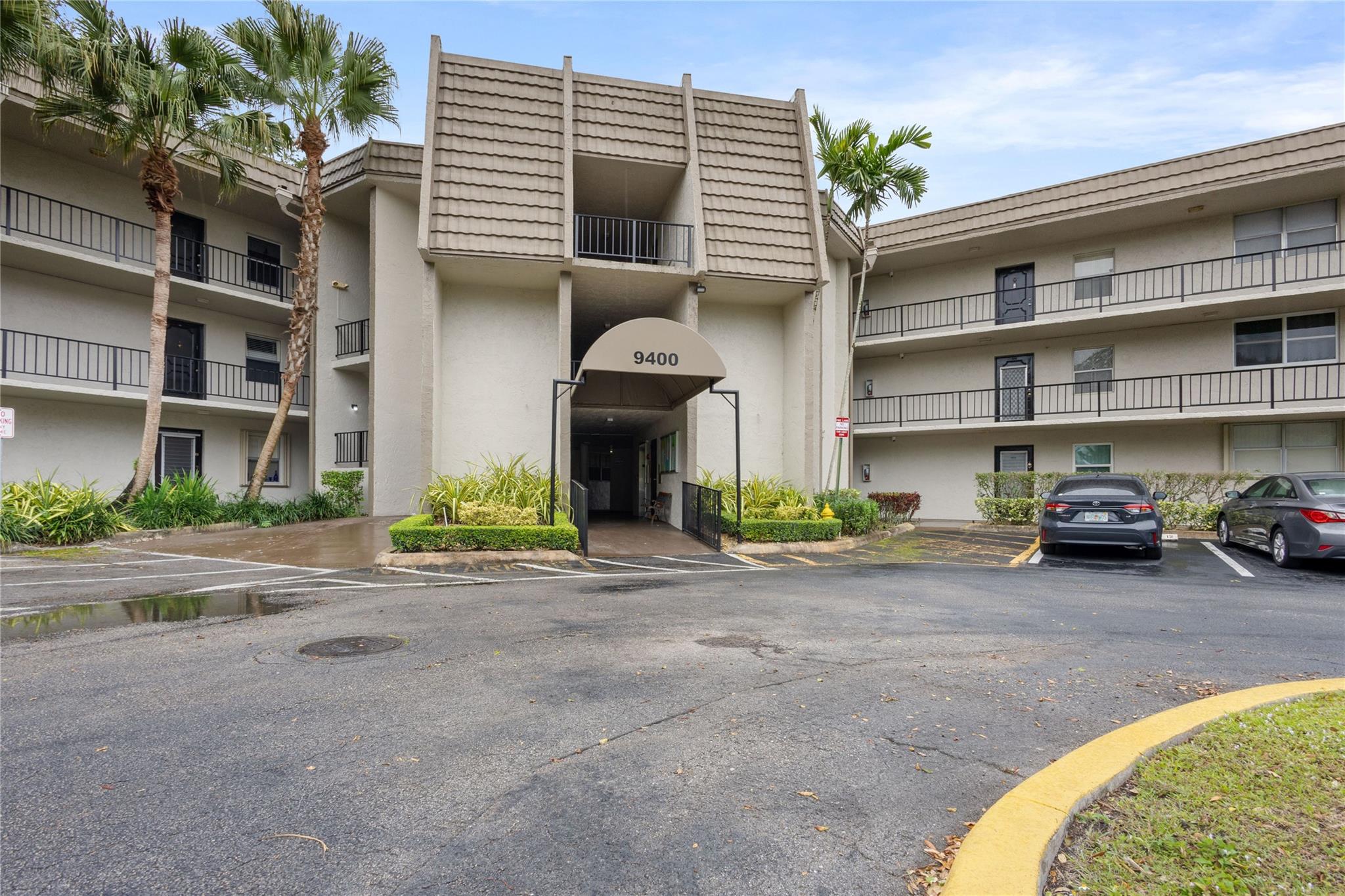 Discover this cozy 1-bedroom, 1-bathroom condo in the peaceful Lime Bay community of Tamarac! This 55+ neighborhood offers great amenities, including a clubhouse, swimming pools, and tennis courts. Enjoy a spacious living area, a private balcony with a water view, and easy access to everything you need. Shop at Tamarac Town Square or Coral Square Mall, and catch live shows at Kings Point Theater. Love the outdoors? Take a walk at Waters Edge Park or Woodmont Natural Area. Nearby restaurants include Cheddar’s Scratch Kitchen, Rotelli’s for Italian, and Bonefish Grill for fresh seafood. This condo is in a prime location with shopping, dining, and entertainment just minutes away!