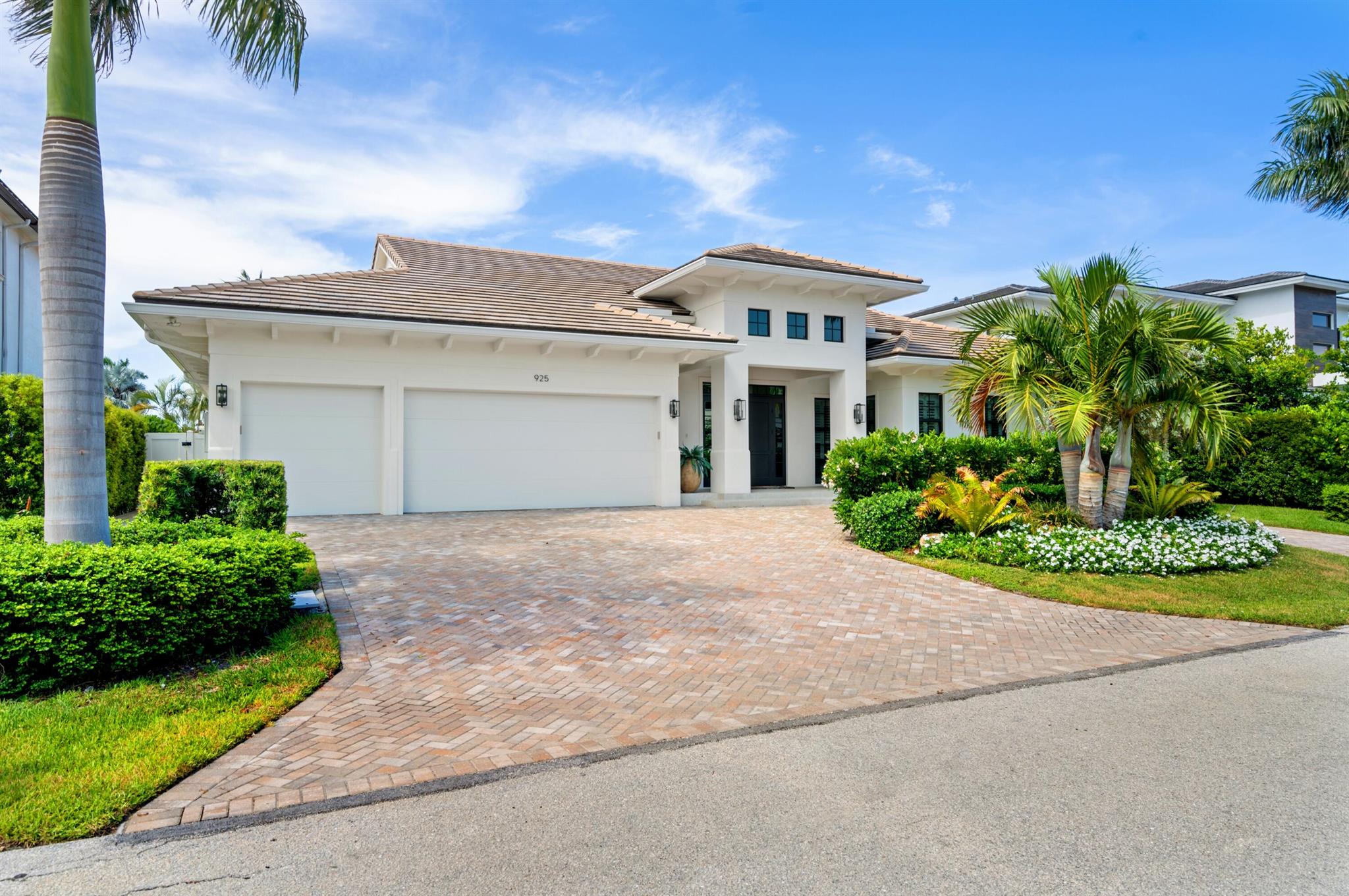 925 Allamanda Drive