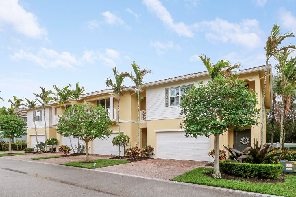 Photo of 5242 Cambridge Court, Palm Beach Gardens, FL 33418 (MLS # B26022517)