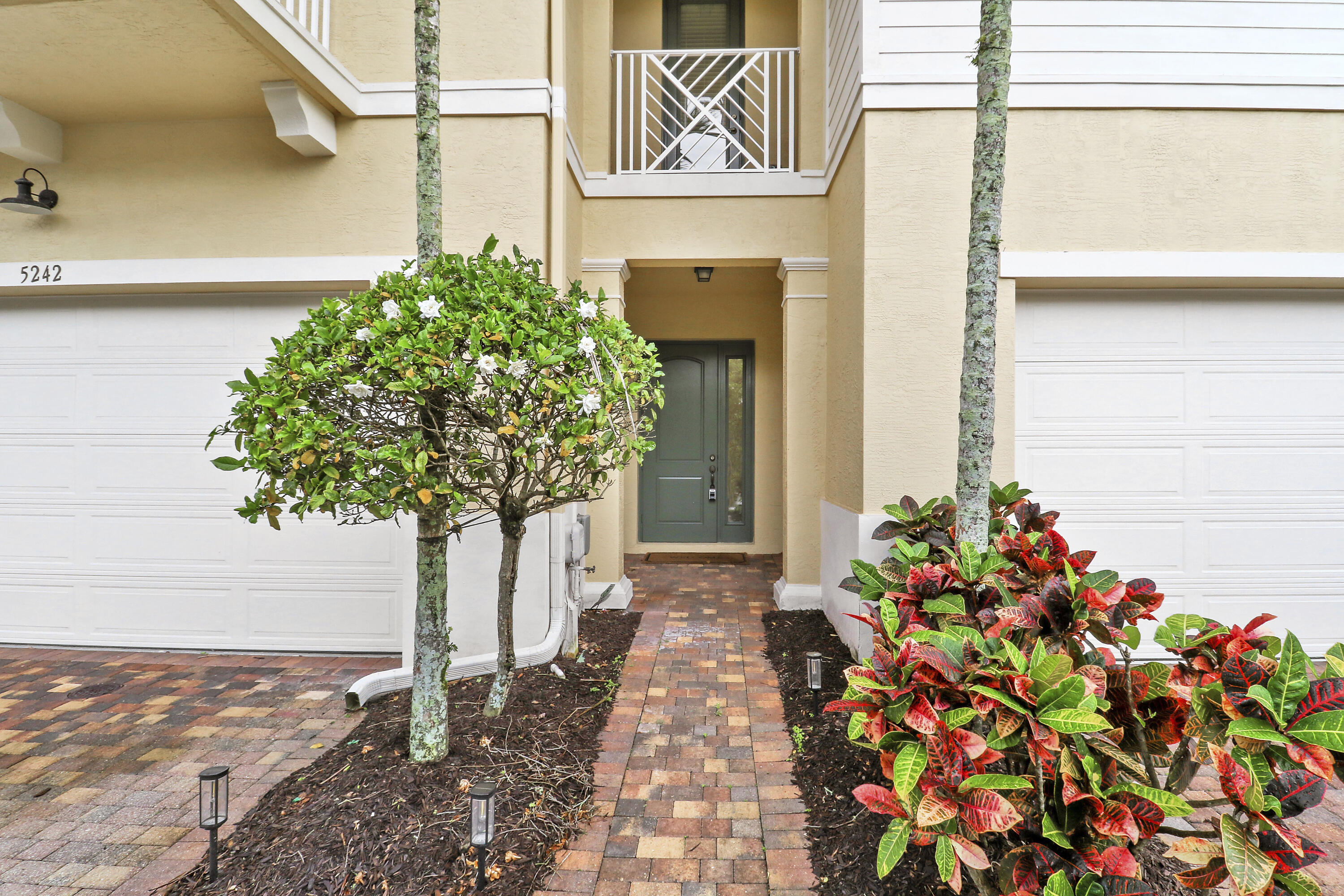 5242 Cambridge Court