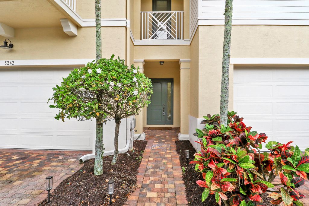 Photo of 5242 Cambridge Court, Palm Beach Gardens, FL 33418 (MLS # B26022517)