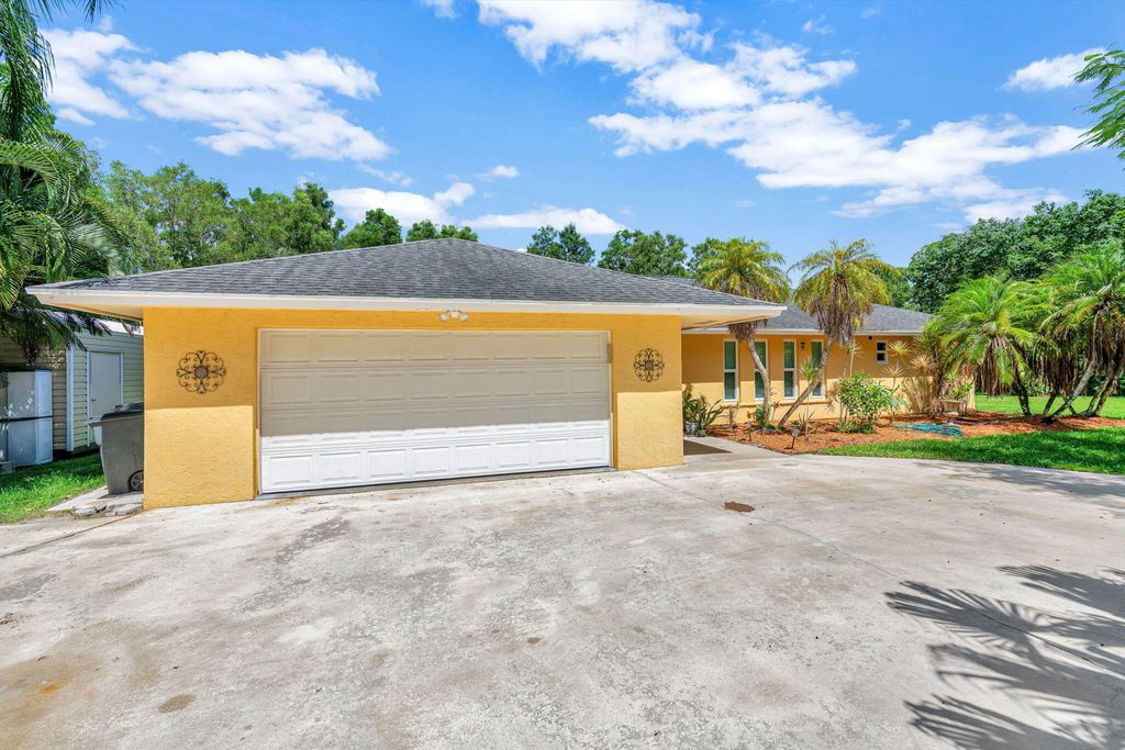 Photo of 17590 133rd Trail N, Jupiter, FL 33478 (MLS # R11001823)