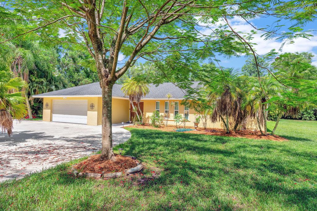 Photo of 17590 133rd Trail N, Jupiter, FL 33478 (MLS # R11001823)