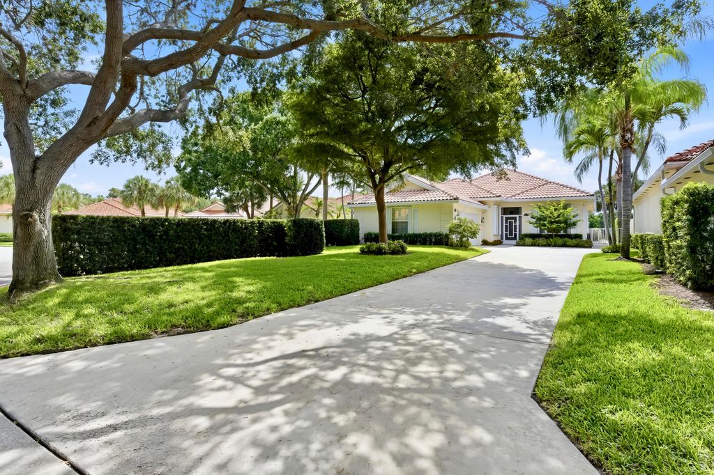Photo of 452 Kelsey Park Drive, Palm Beach Gardens, FL 33410 (MLS # B26040639)