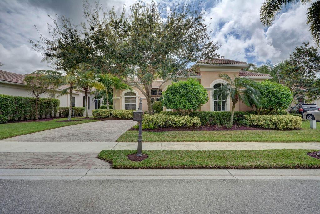 Photo of 126 Porto Vecchio Way, Palm Beach Gardens, FL 33418 (MLS # R10868920)
