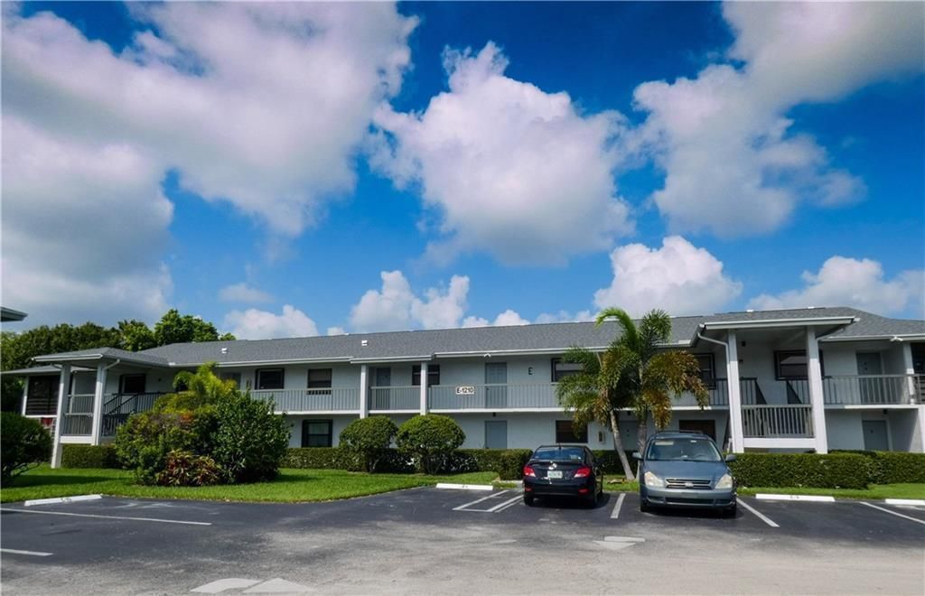 Photo of 1210 SE Parkview Place #E8, Stuart, FL 34994 (MLS # R10706864)