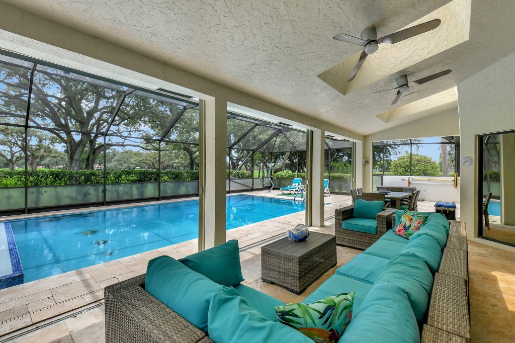 Photo of 31 Hampshire Lane, Boynton Beach, FL 33436 (MLS # R11022398)