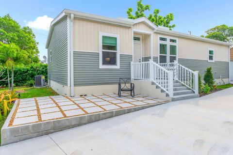 1757 12th Court N Lake Worth Beach FL 33460