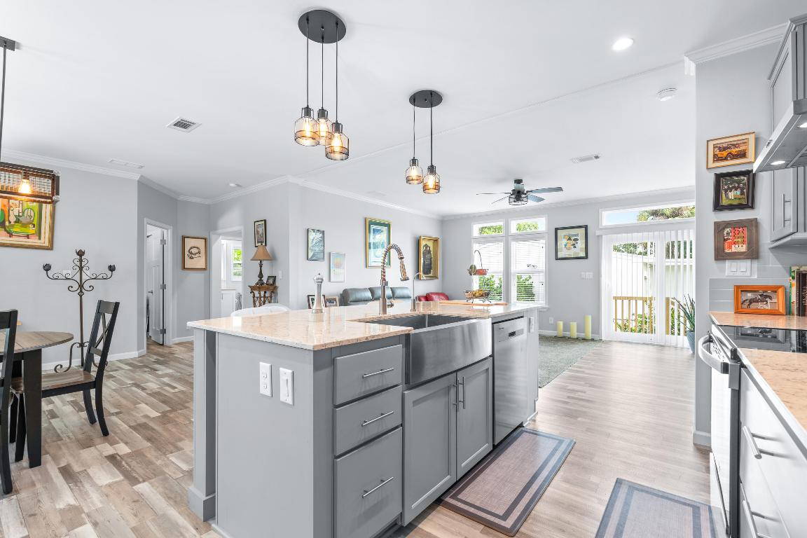 CRESTRIDGE HEIGHTS - Residential