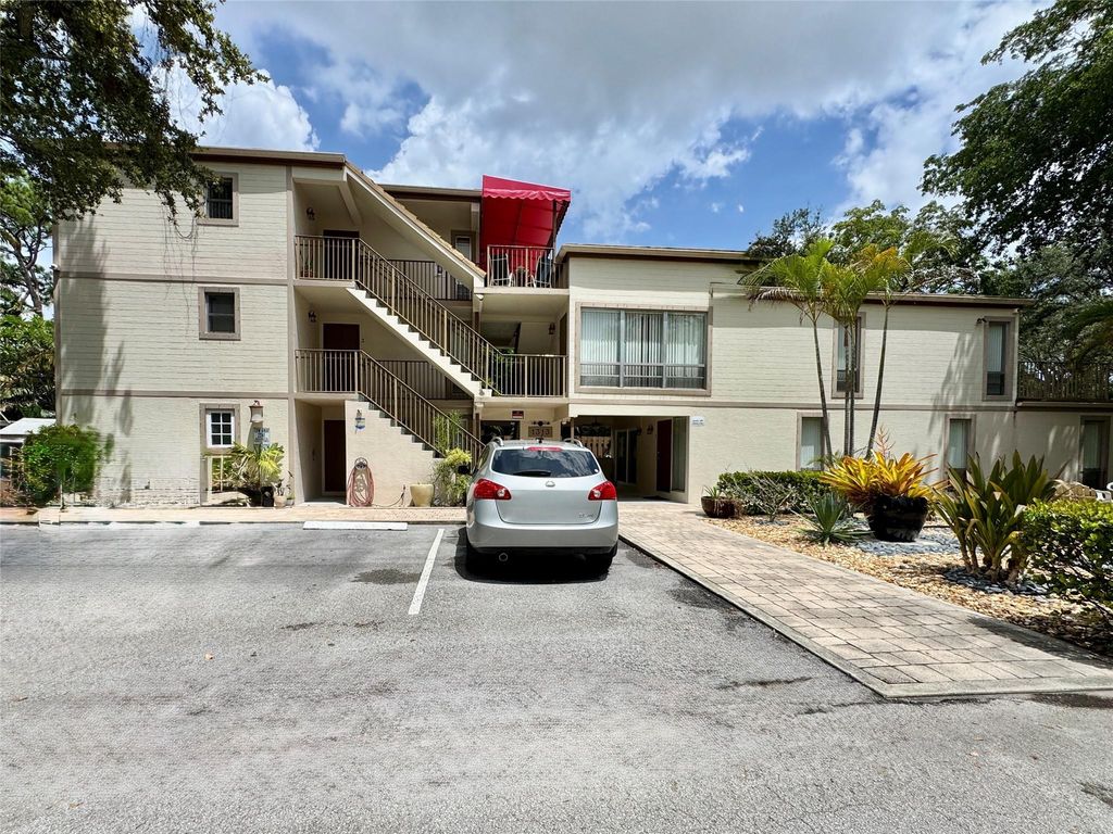 Photo of 1313 SW 8th Court #1, Fort Lauderdale, FL 33312 (MLS # F10524491)