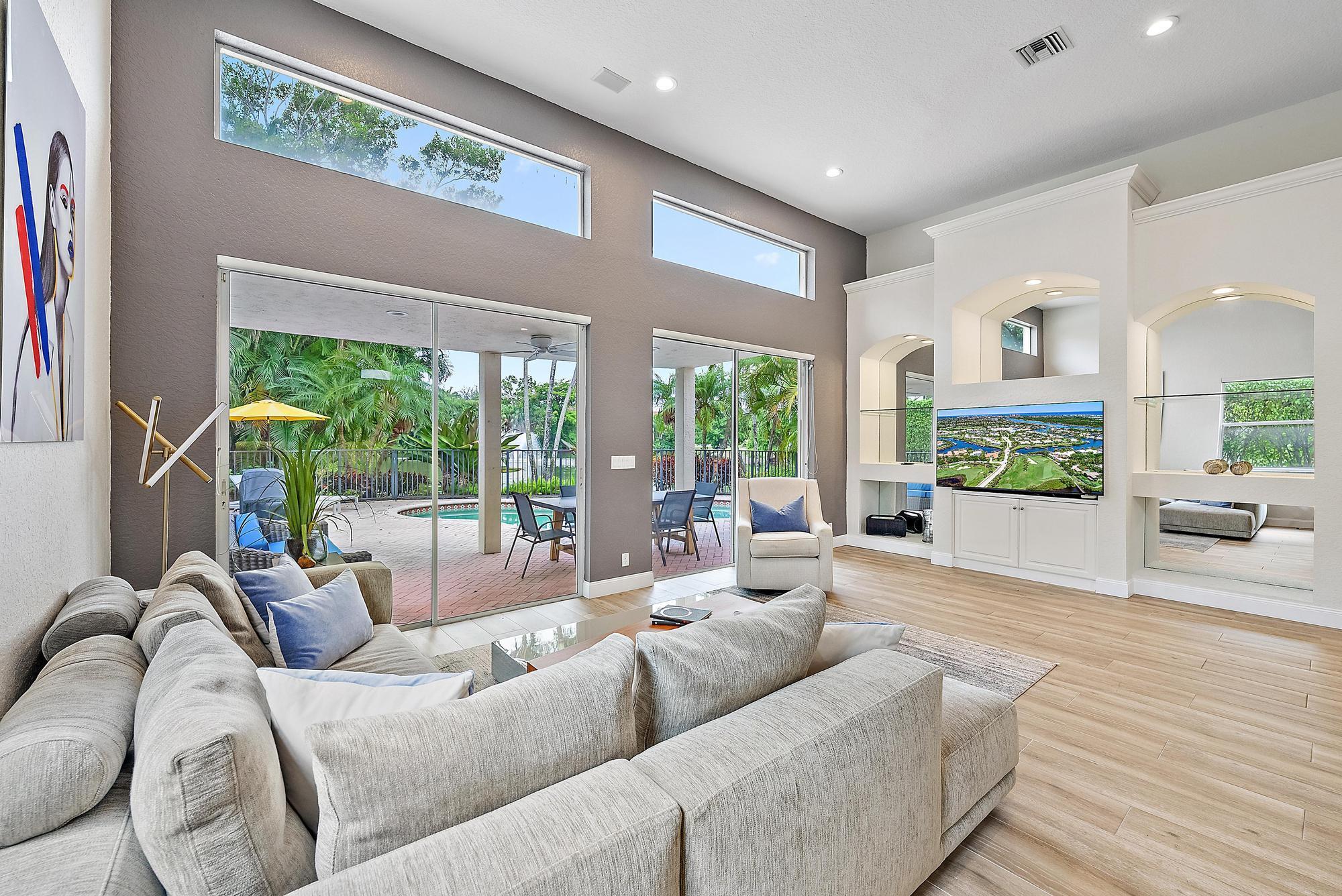 IBIS GOLF AND COUNTRY CLU - Residential Lease