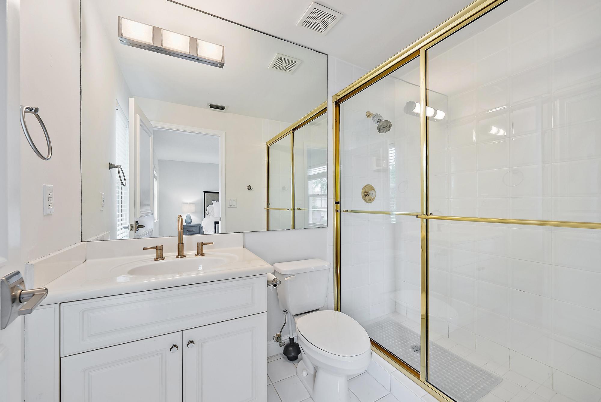IBIS GOLF AND COUNTRY CLU - Residential Lease