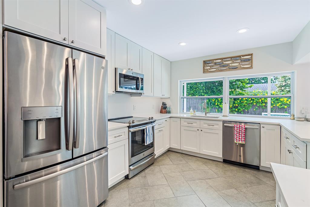Photo of 9708 Heather Circle Cir W, Palm Beach Gardens, FL 33410 (MLS # R10728596)
