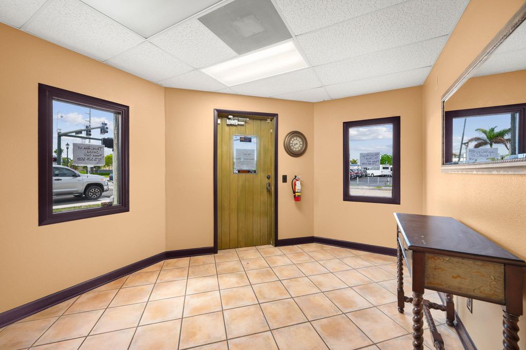 Photo of 500 S Us Highway 1, Fort Pierce, FL 34950 (MLS # B26010069)