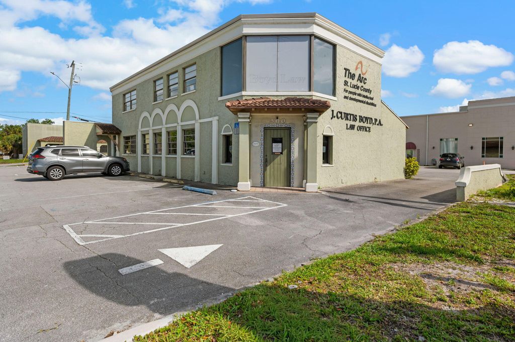 Photo of 500 S Us Highway 1, Fort Pierce, FL 34950 (MLS # B26010069)