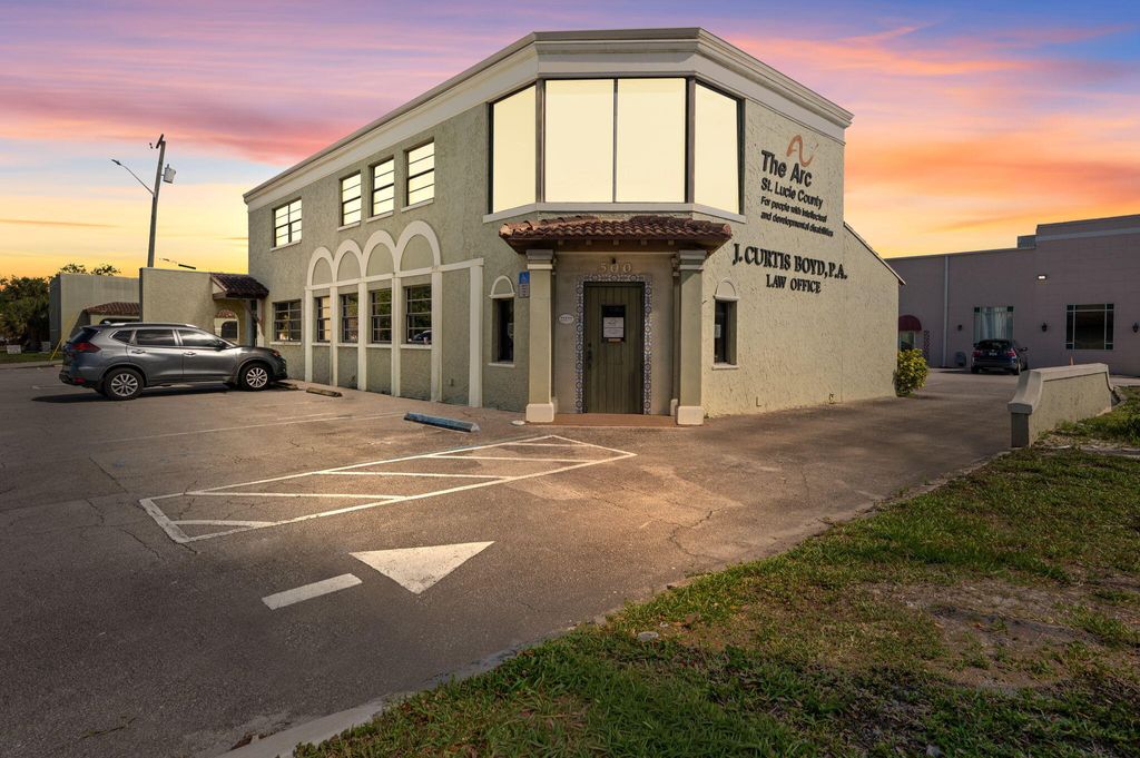 Photo of 500 S Us Highway 1, Fort Pierce, FL 34950 (MLS # B26010069)