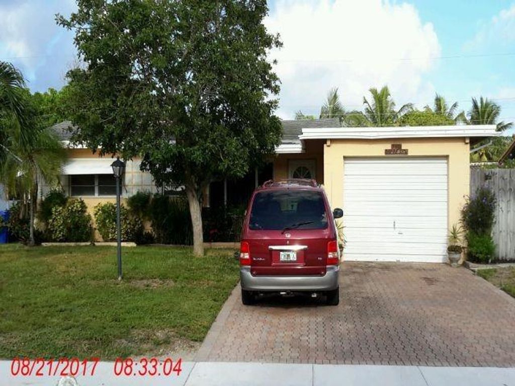 Photo of 221 SW 28th Terrace, Fort Lauderdale, FL 33312 (MLS # F10477935)