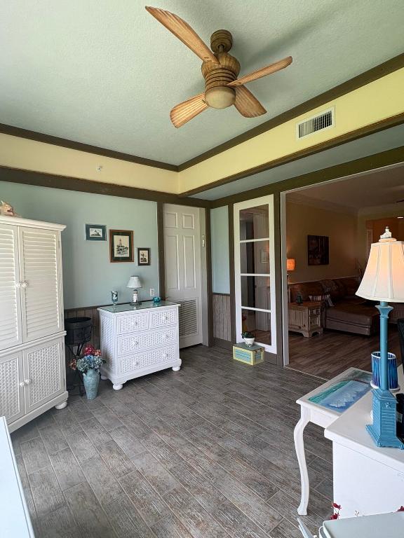 HARBOUR ISLE AT HUTCHINSON ISLAND WEST, A CONDOMIN - Residential