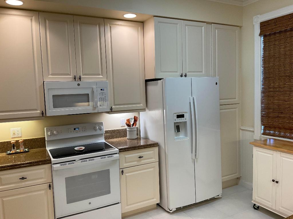 HARBOUR ISLE AT HUTCHINSON ISLAND WEST, A CONDOMIN - Residential