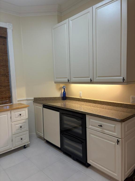 HARBOUR ISLE AT HUTCHINSON ISLAND WEST, A CONDOMIN - Residential