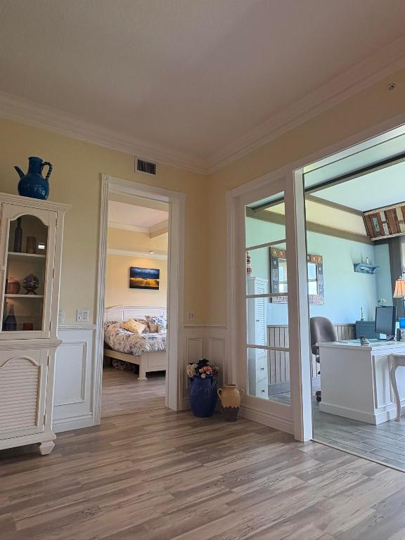 HARBOUR ISLE AT HUTCHINSON ISLAND WEST, A CONDOMIN - Residential