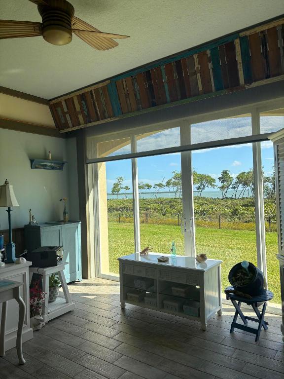 HARBOUR ISLE AT HUTCHINSON ISLAND WEST, A CONDOMIN - Residential