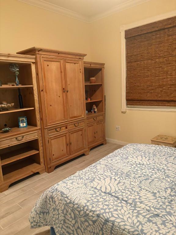 HARBOUR ISLE AT HUTCHINSON ISLAND WEST, A CONDOMIN - Residential