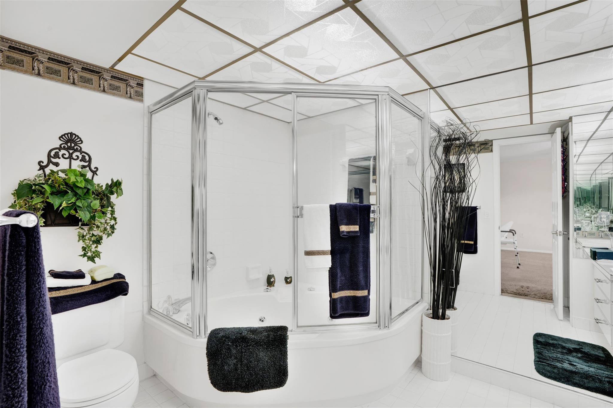 ALHAMBRA CIRCLE - Residential