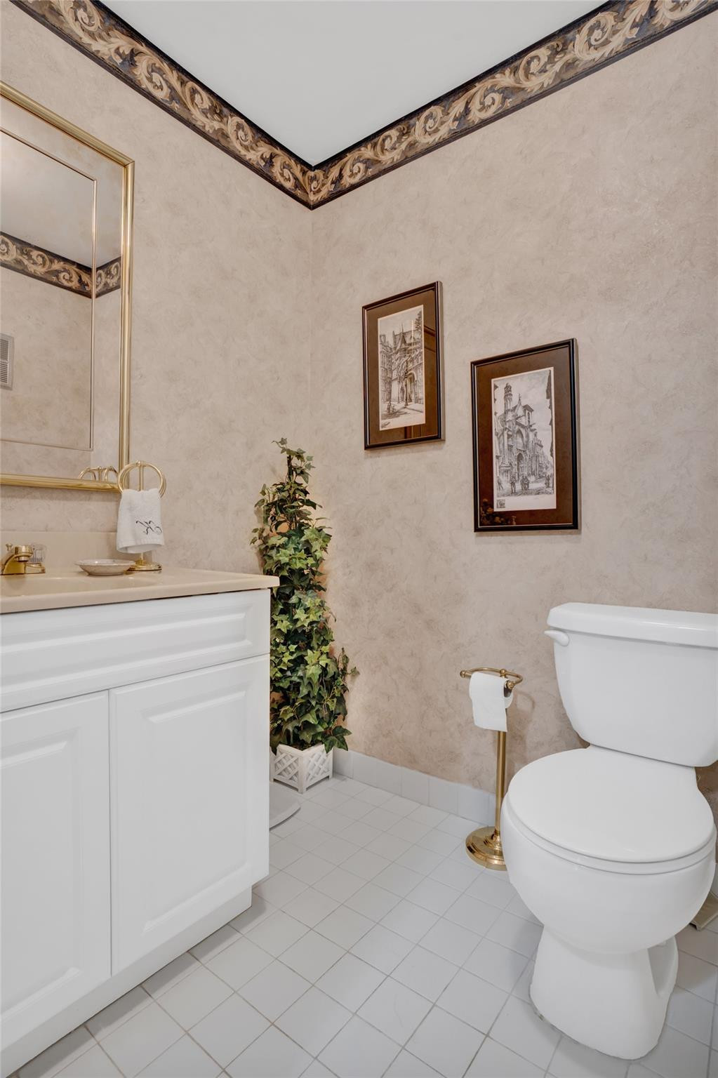 ALHAMBRA CIRCLE - Residential