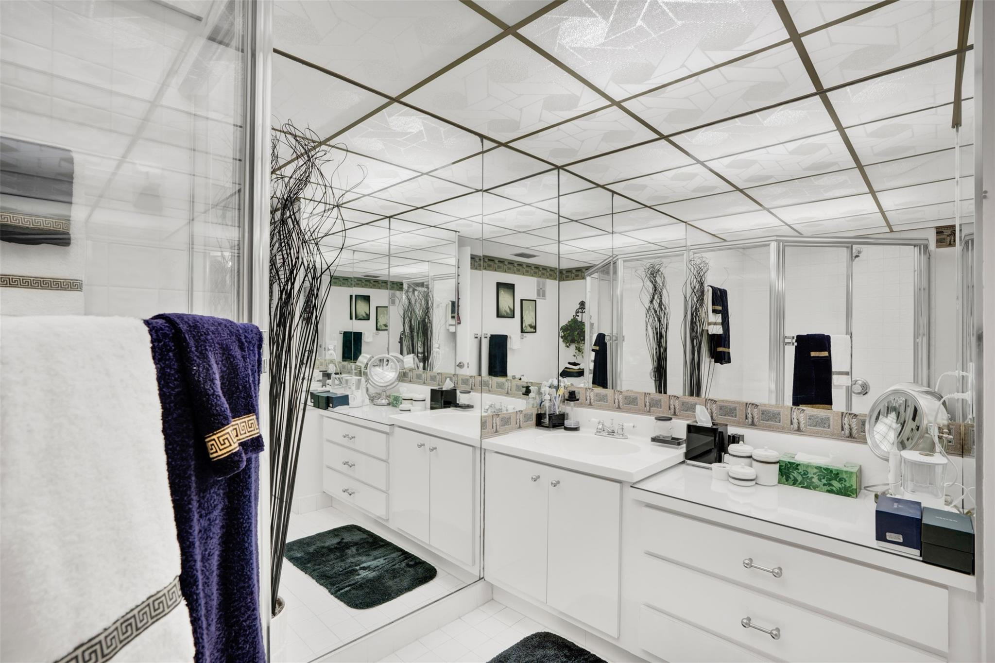 ALHAMBRA CIRCLE - Residential