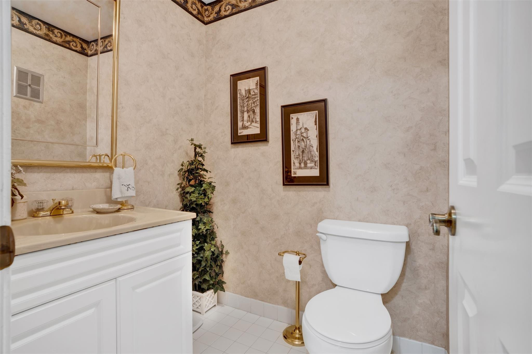 ALHAMBRA CIRCLE - Residential